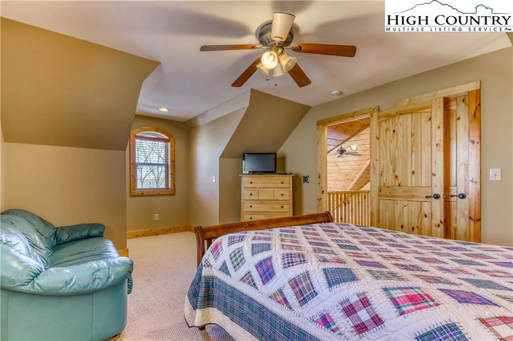 Image number 9 for the current listing