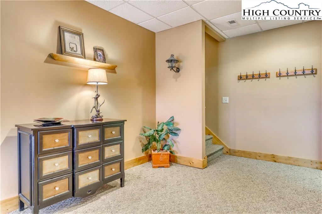 Image number 15 for the current listing