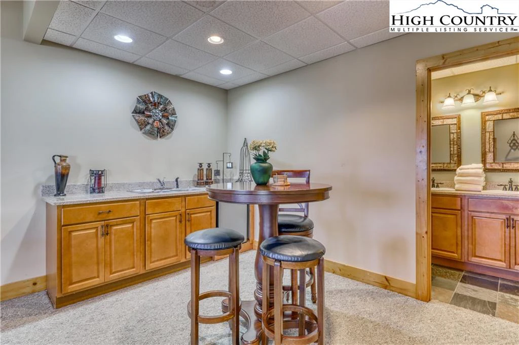 Image number 18 for the current listing