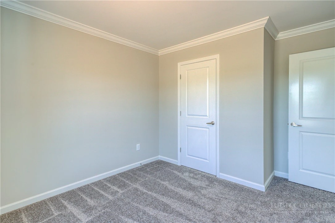 Image number 9 for the current listing