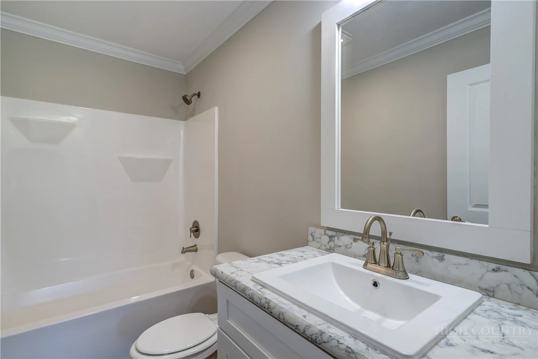Image number 8 for the current listing