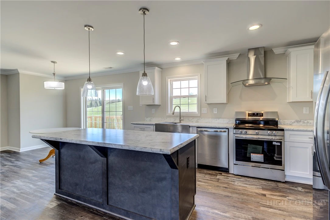 Image number 2 for the current listing