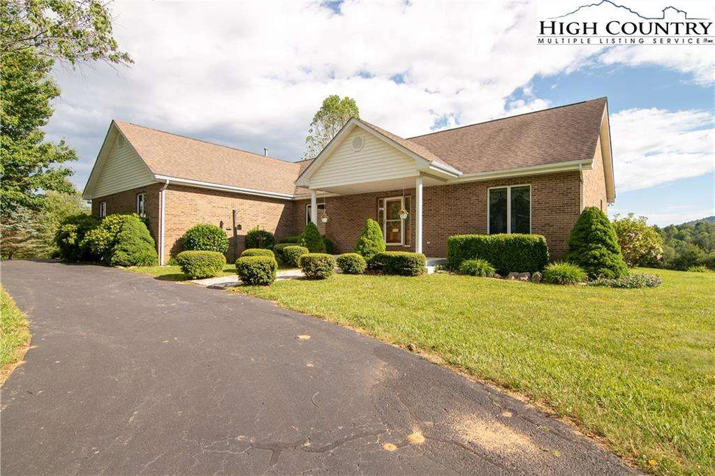Image number 1 for the current listing