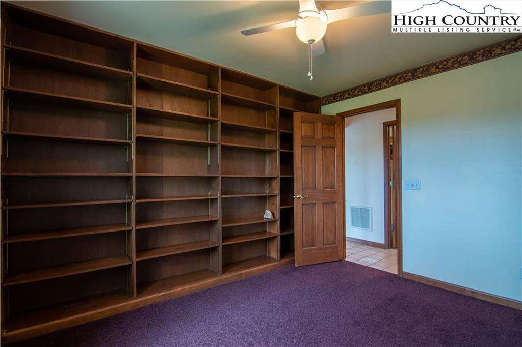 Image number 21 for the current listing
