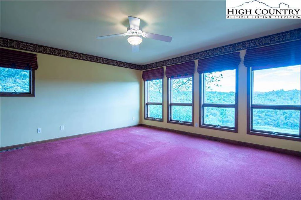 Image number 3 for the current listing