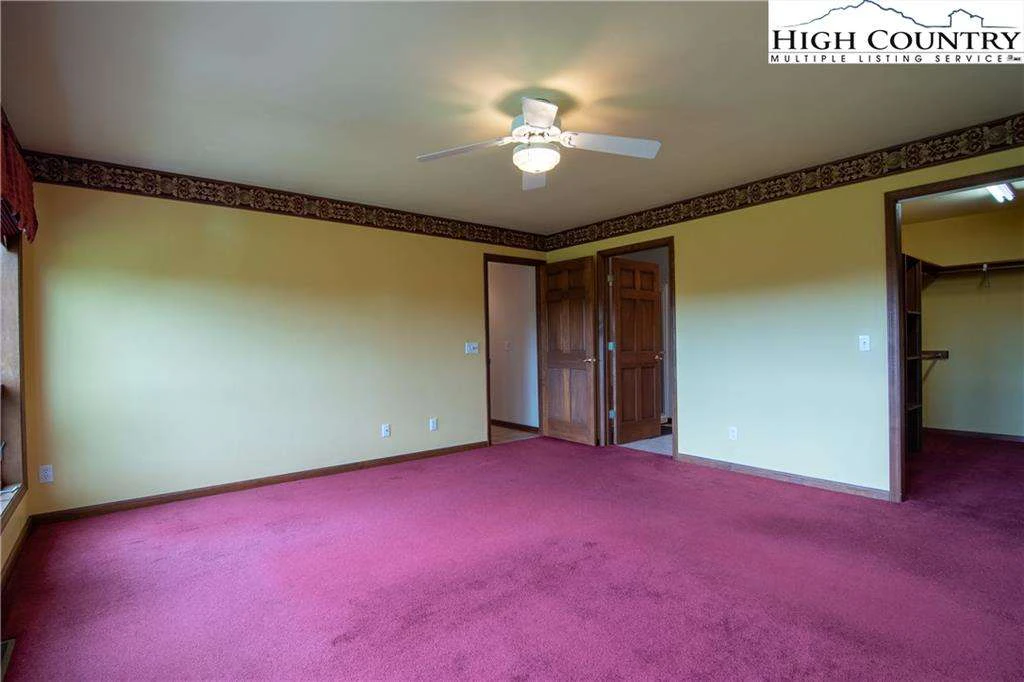 Image number 4 for the current listing