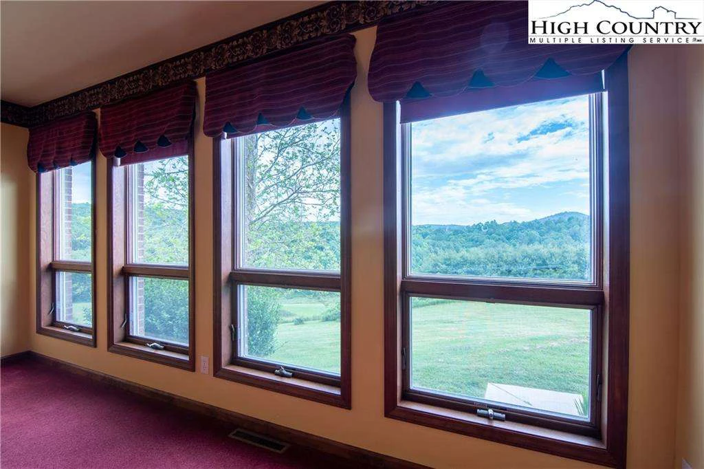 Image number 6 for the current listing