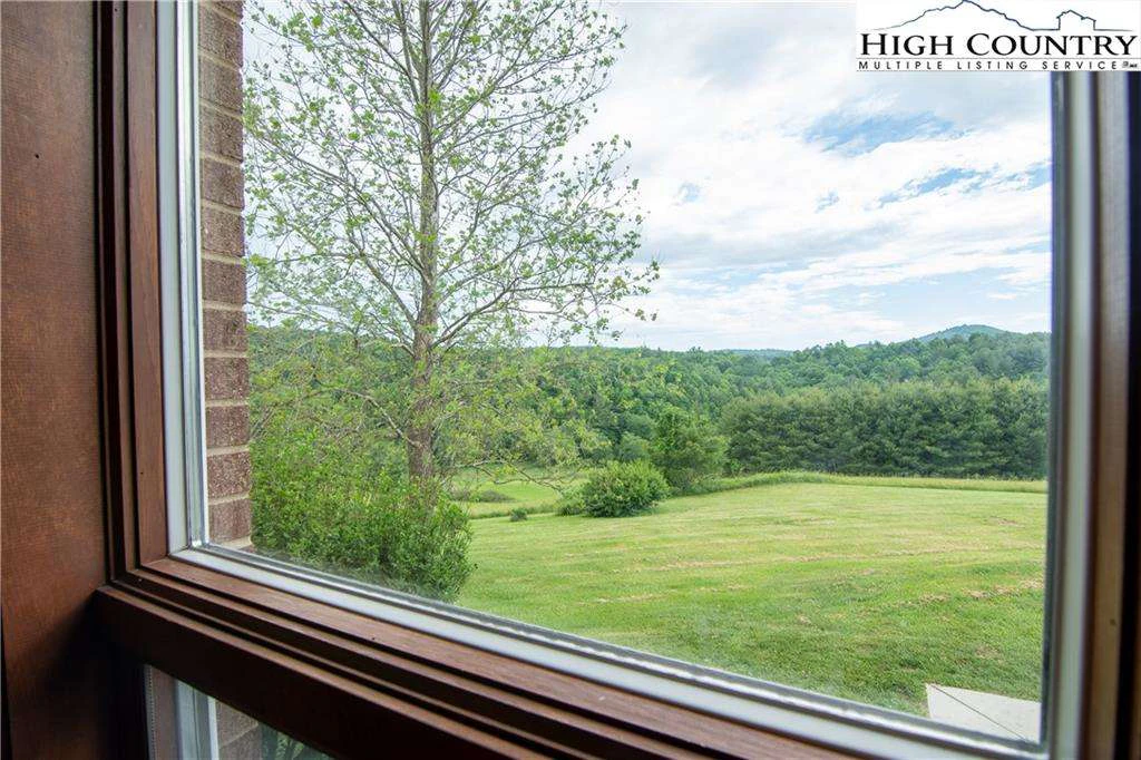 Image number 7 for the current listing