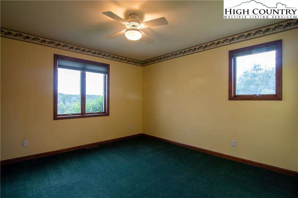 Image number 2 for the current listing