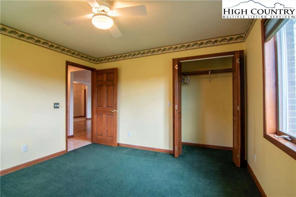 Image number 11 for the current listing