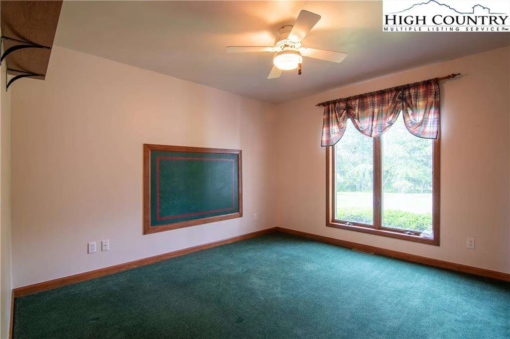 Image number 12 for the current listing