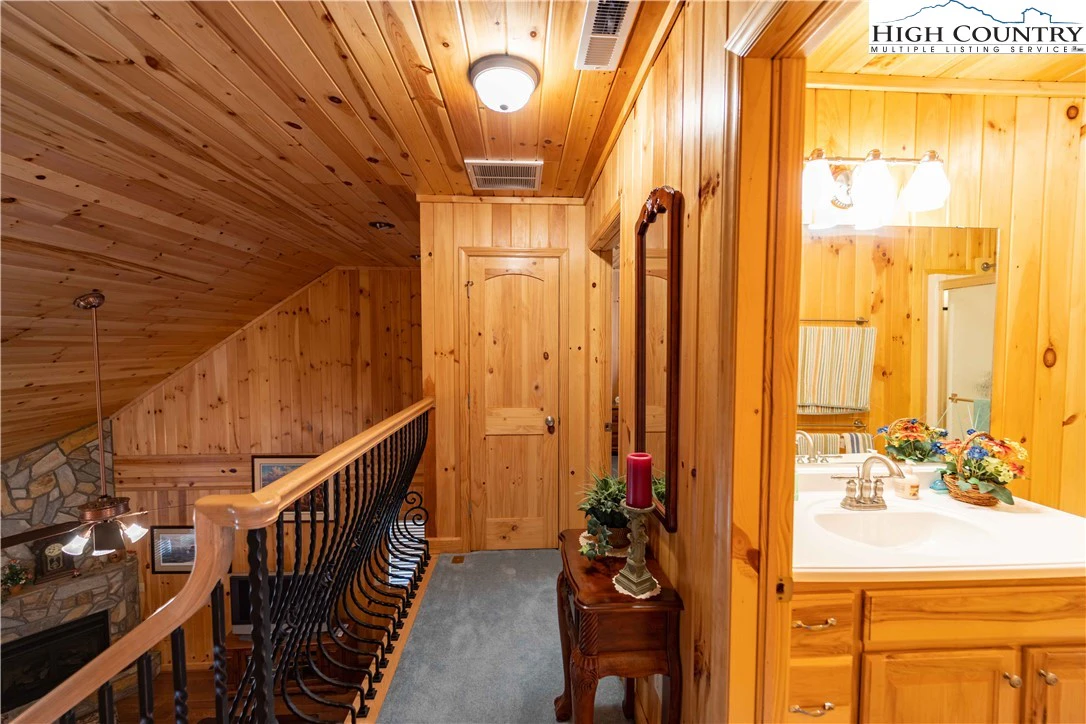 Image number 4 for the current listing