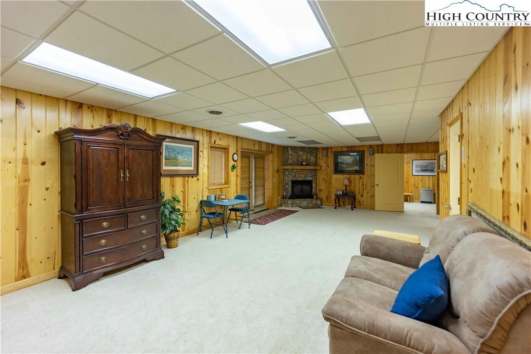 Image number 9 for the current listing