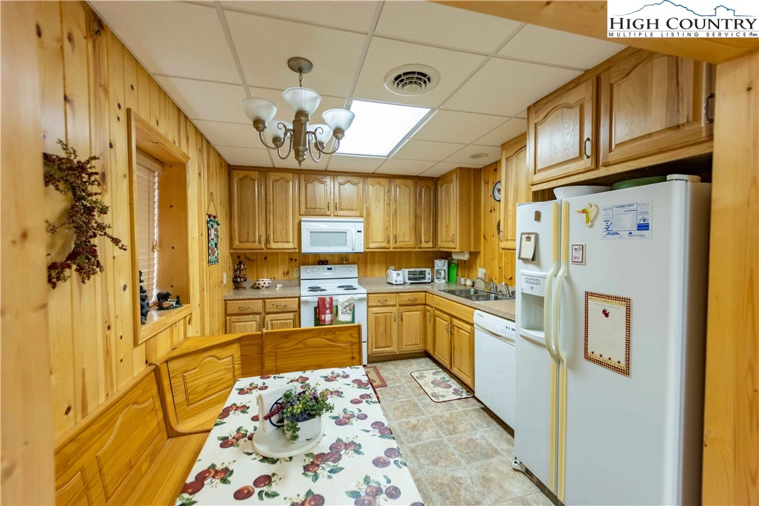 Image number 11 for the current listing