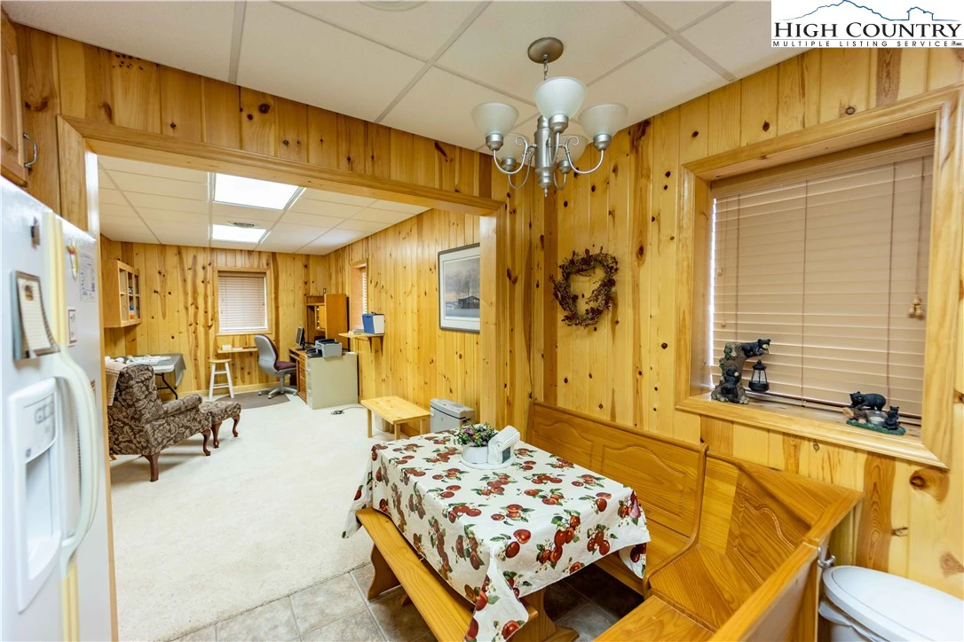 Image number 12 for the current listing