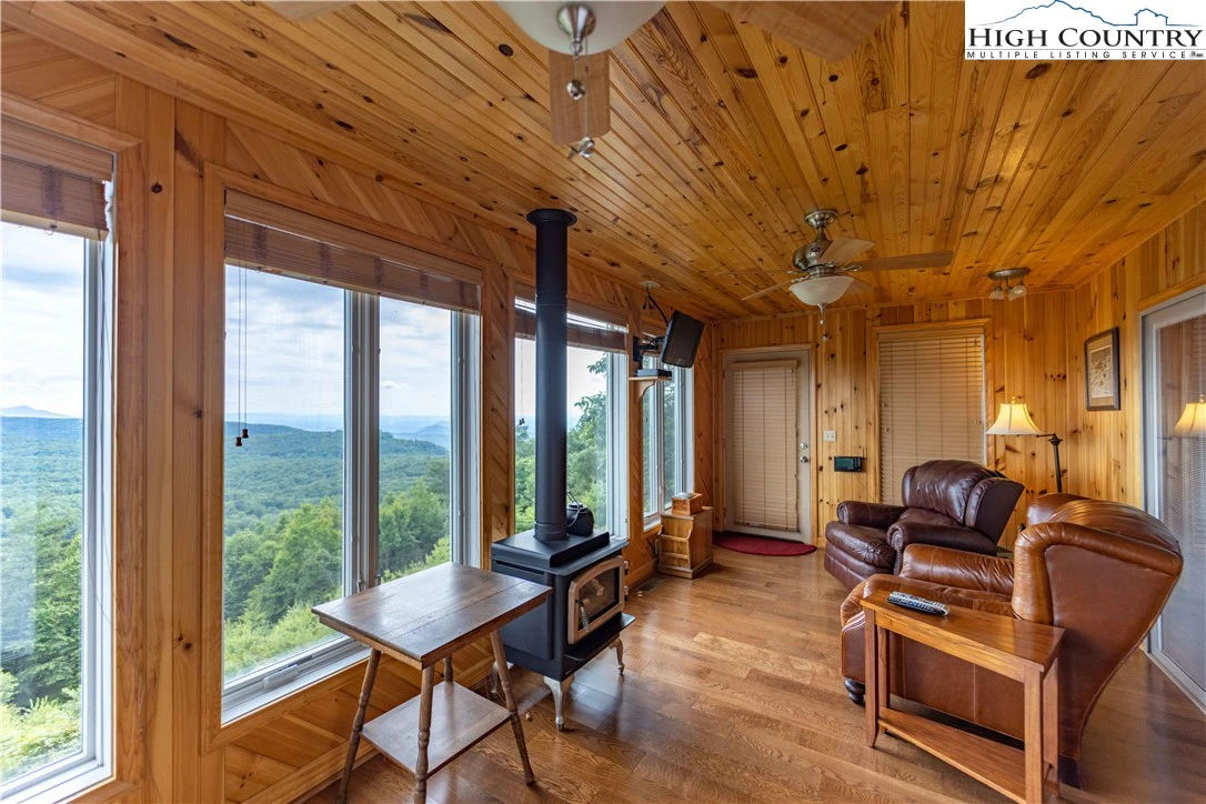 Image number 34 for the current listing