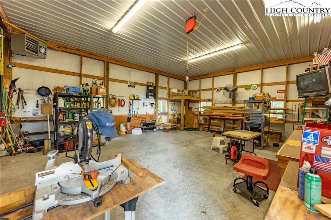 Image number 18 for the current listing