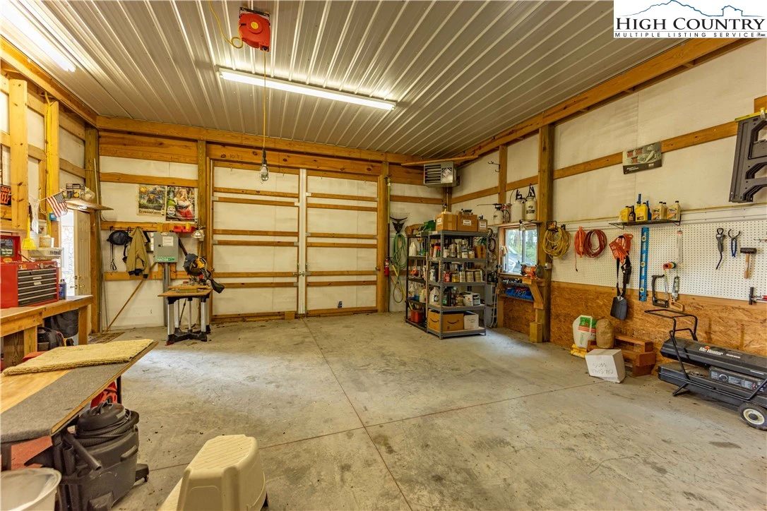 Image number 19 for the current listing