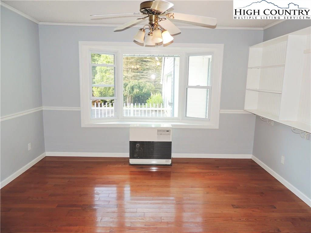 Image number 17 for the current listing