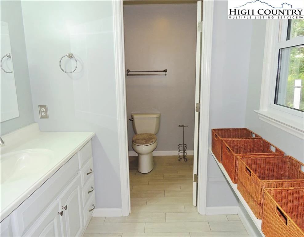 Image number 2 for the current listing
