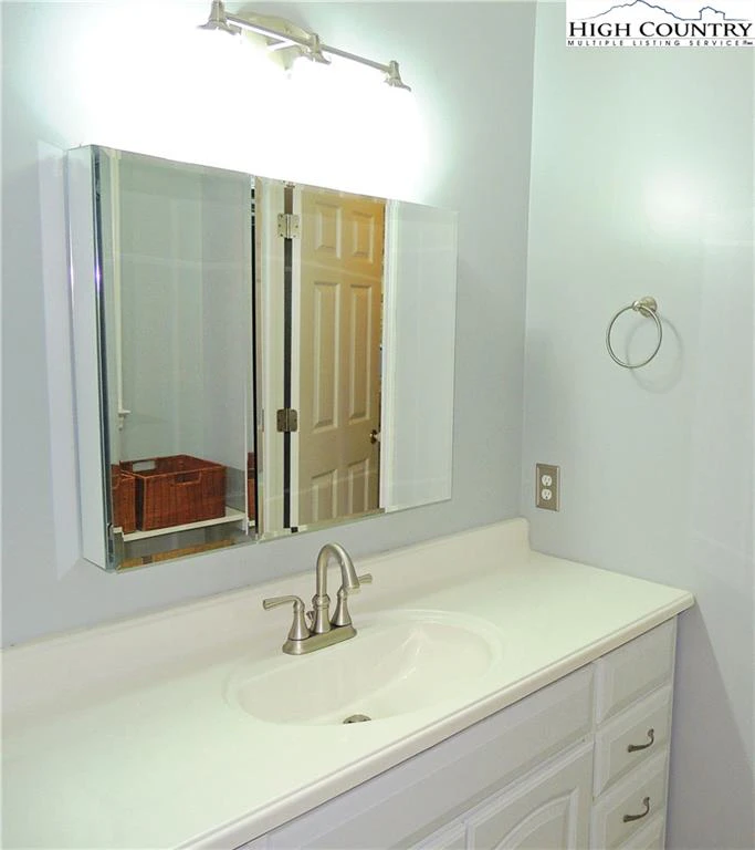 Image number 14 for the current listing