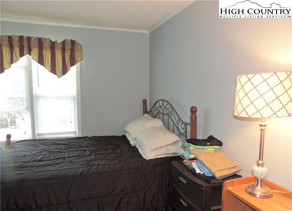 Image number 11 for the current listing