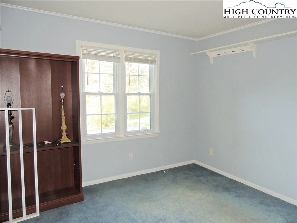 Image number 10 for the current listing