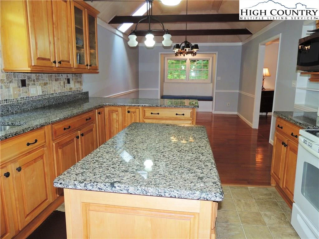 Image number 21 for the current listing