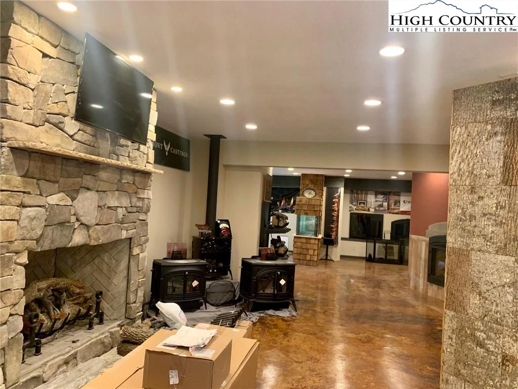 Image number 6 for the current listing