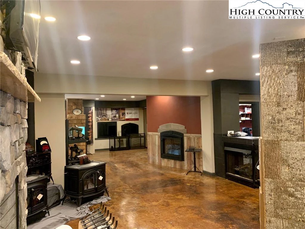Image number 7 for the current listing