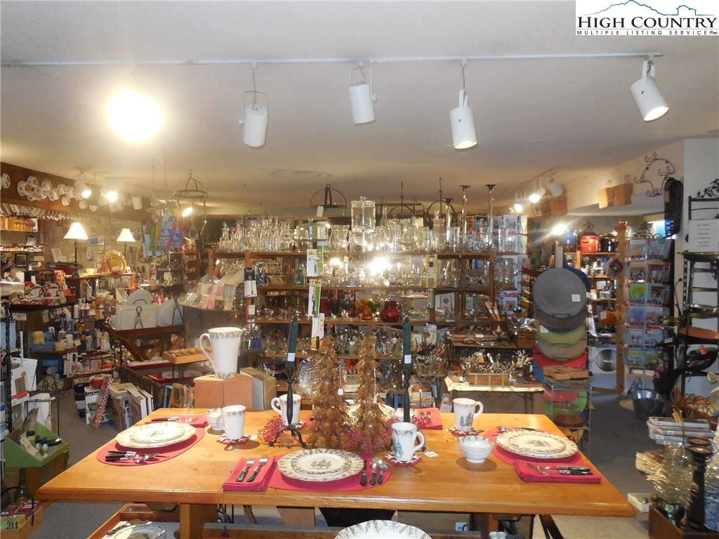 Image number 9 for the current listing