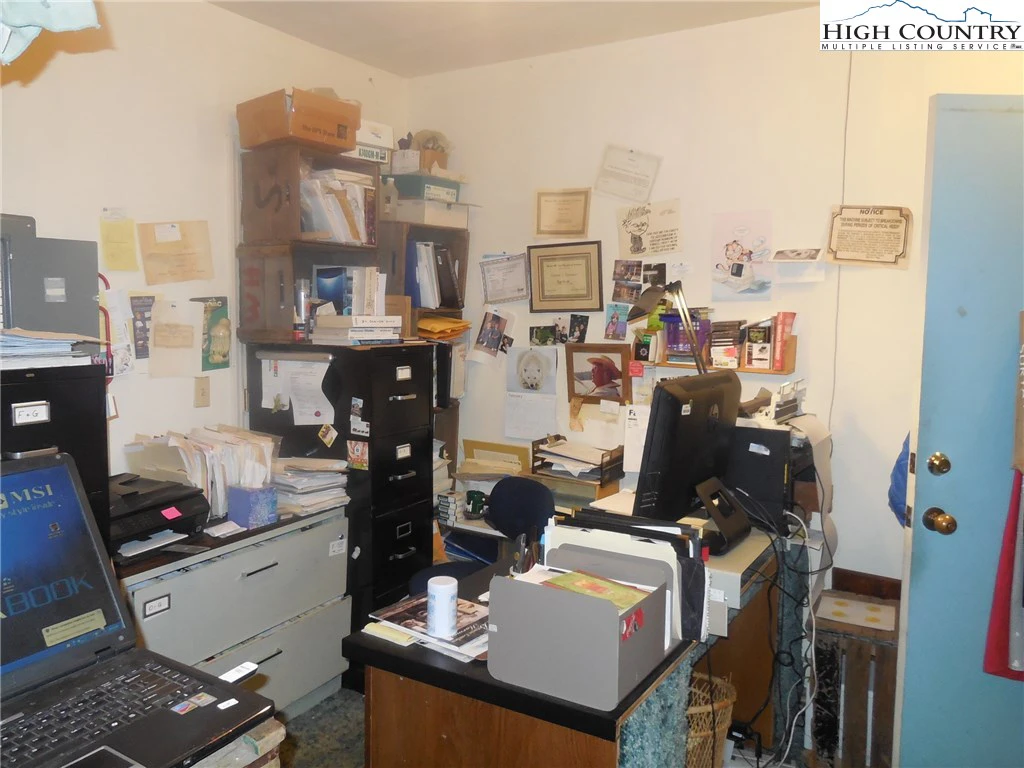 Image number 14 for the current listing