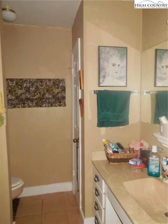 Image number 19 for the current listing