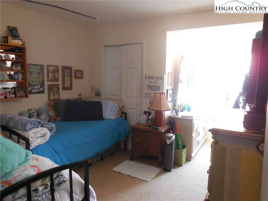 Image number 21 for the current listing