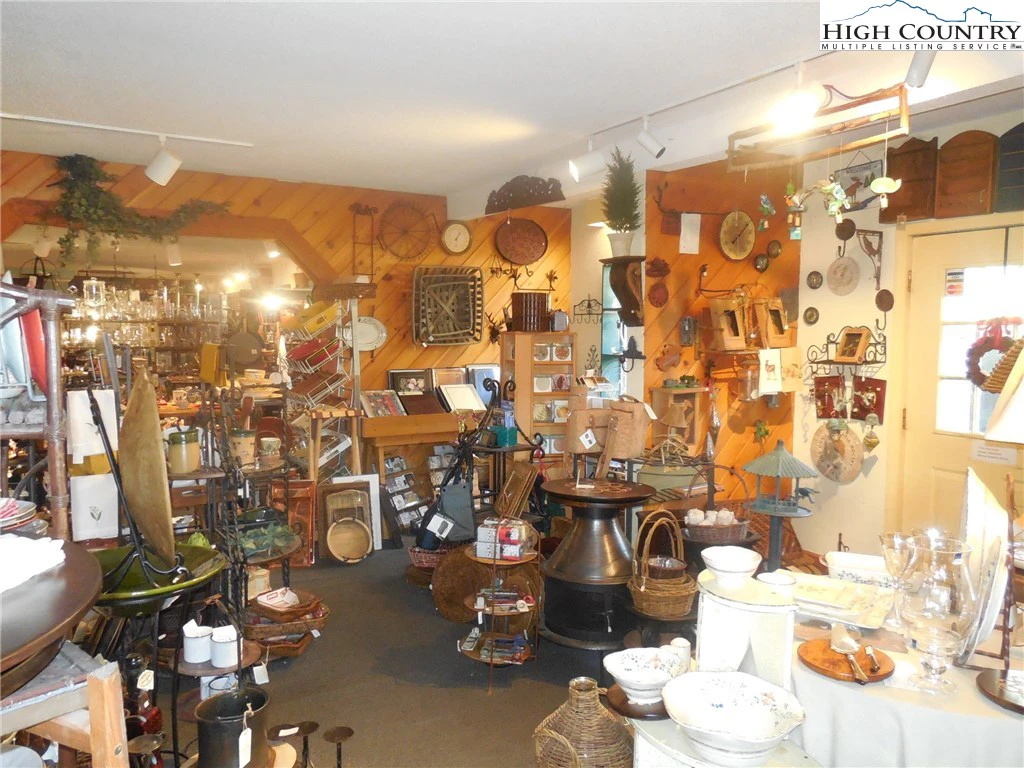 Image number 10 for the current listing