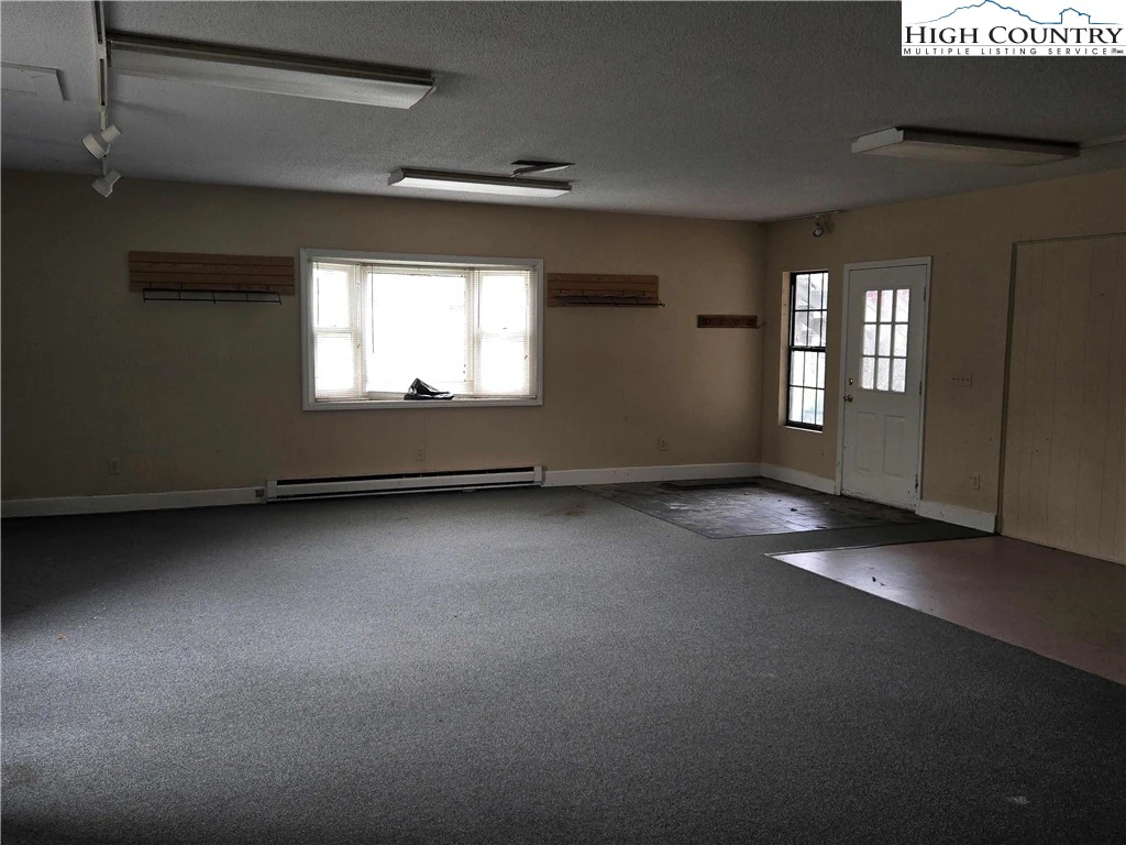 Image number 5 for the current listing