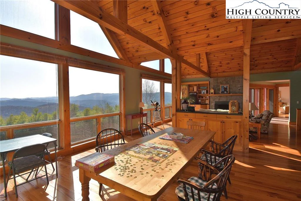 Image number 18 for the current listing