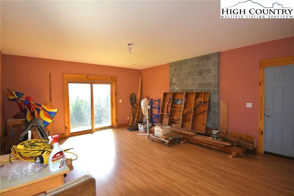 Image number 15 for the current listing
