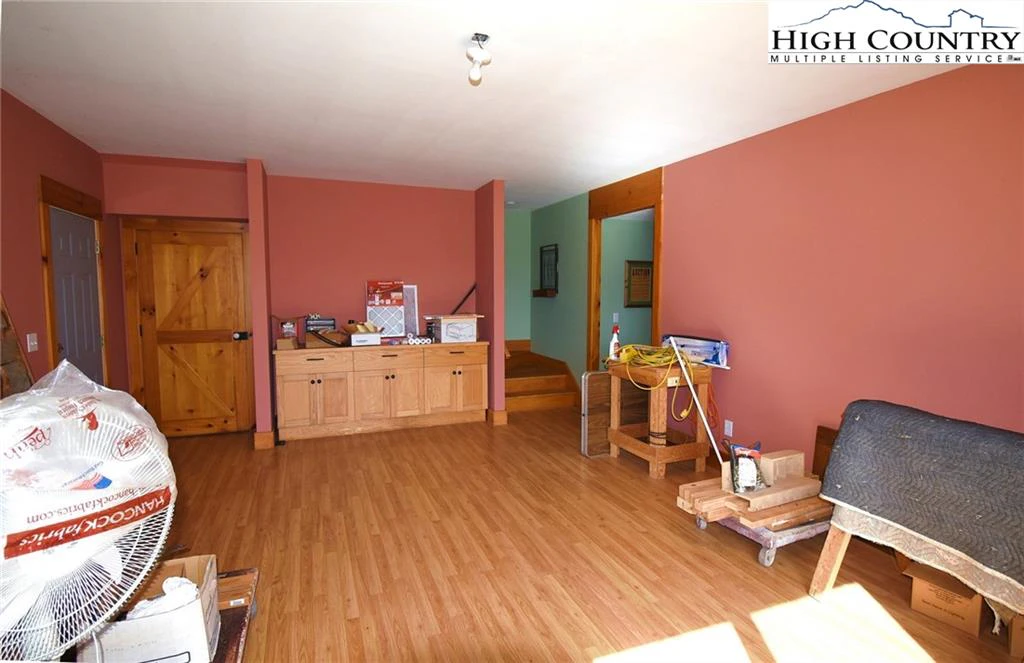 Image number 14 for the current listing