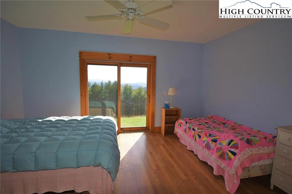 Image number 13 for the current listing