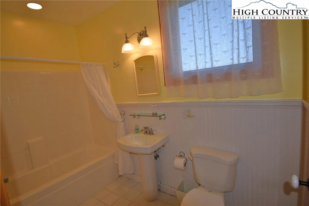 Image number 12 for the current listing