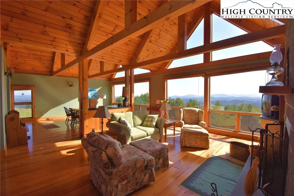 Image number 21 for the current listing