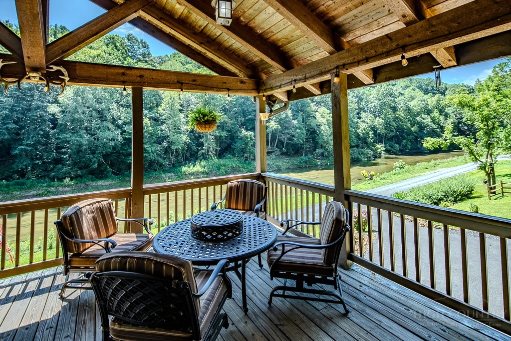 Image number 1 for the current listing