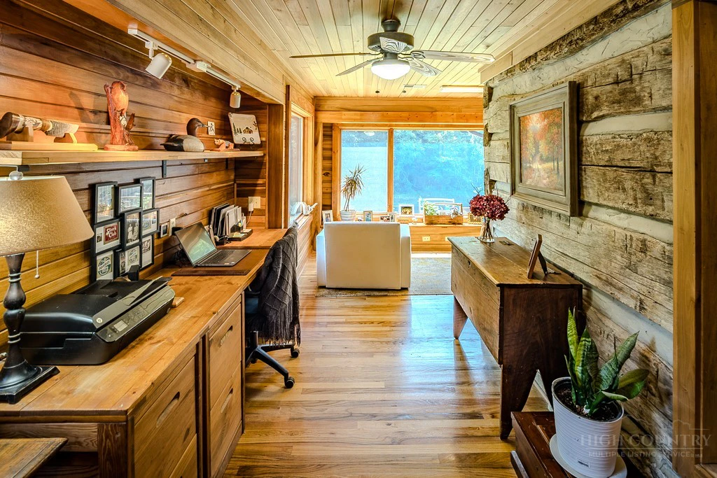 Image number 3 for the current listing