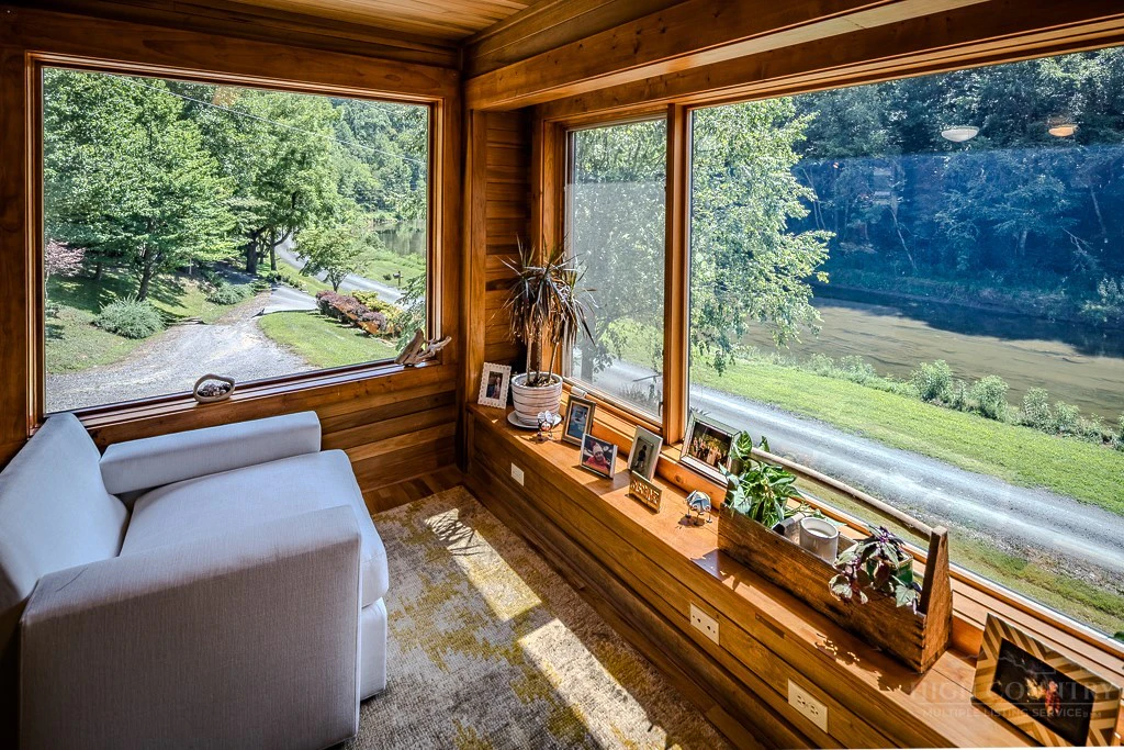 Image number 4 for the current listing