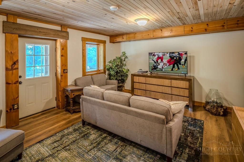 Image number 7 for the current listing