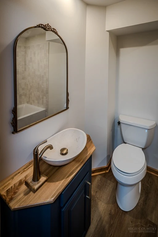 Image number 11 for the current listing