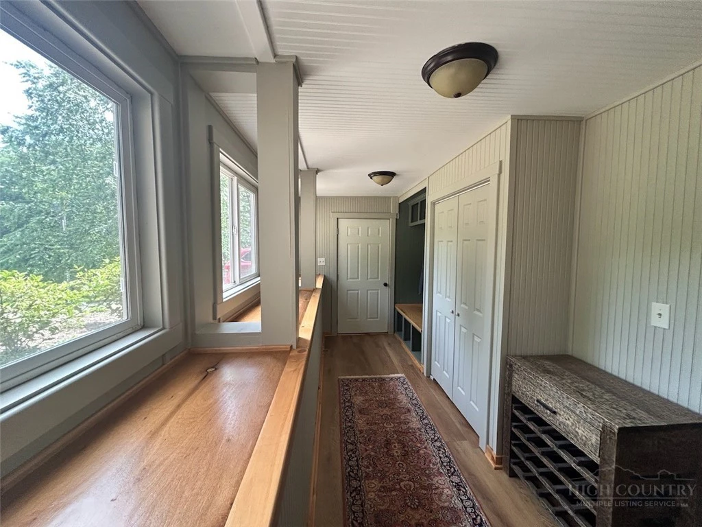 Image number 15 for the current listing