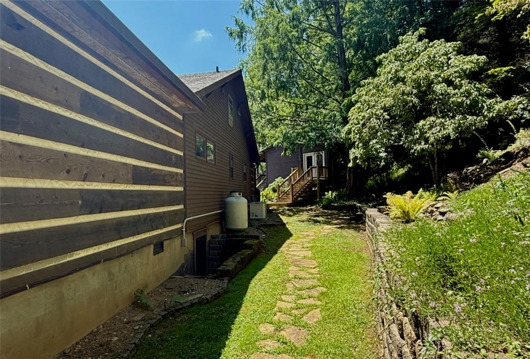 Image number 20 for the current listing