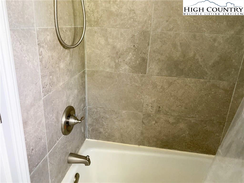 Image number 20 for the current listing